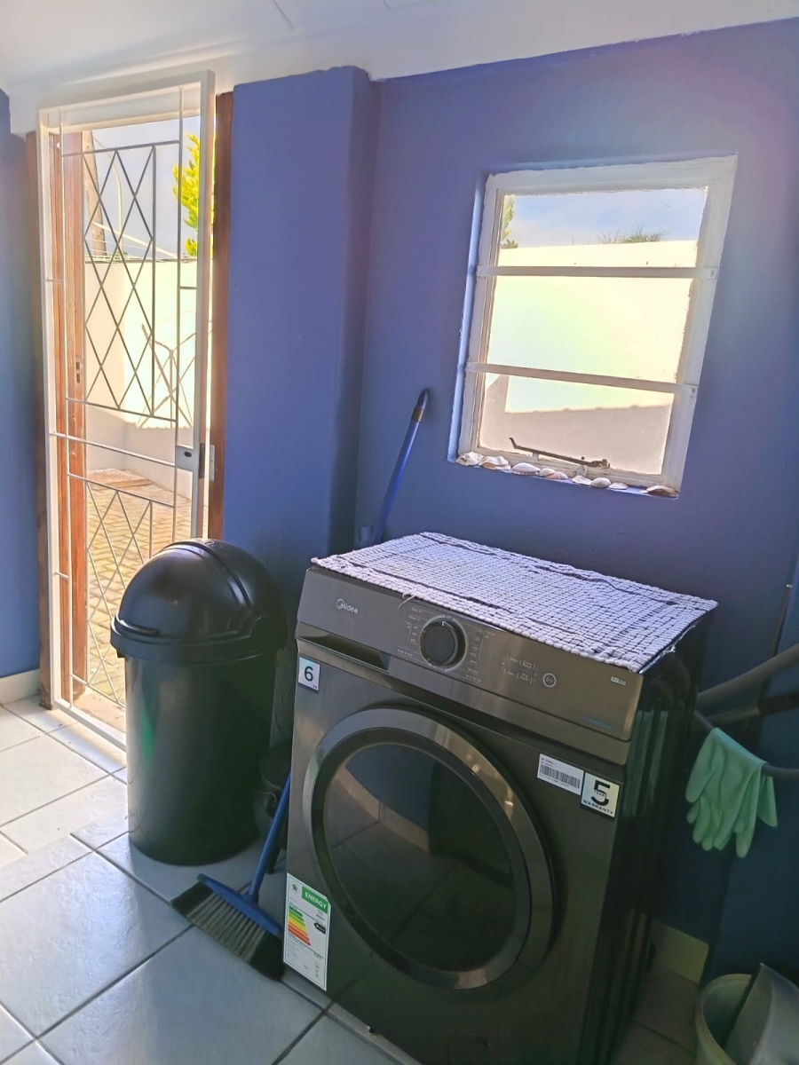 To Let 3 Bedroom Property for Rent in Aston Bay Eastern Cape